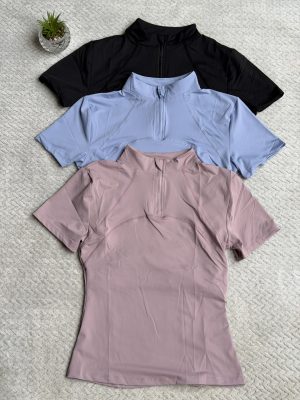 Blusa Essence Zip Gel em poliamida e fecho na gola